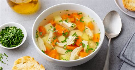 Kurací vývar a jeho ingrediencie - pre mačky: zelenina, mäso, bylinky