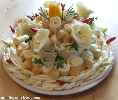 Zdobená Bánovecká syrová torta