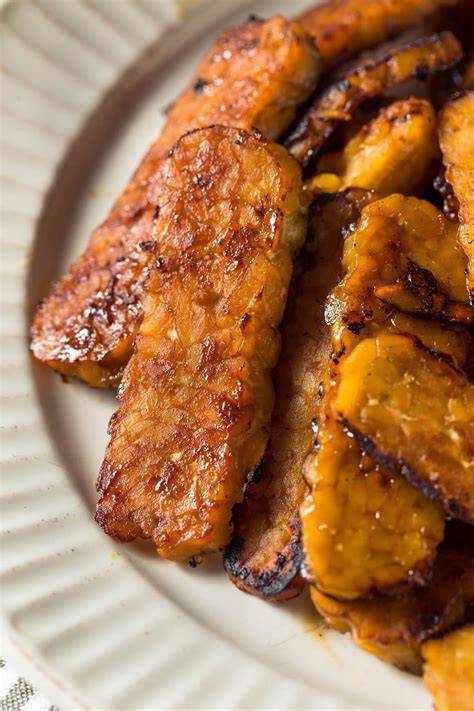 Tempeh slanina počas pečenia