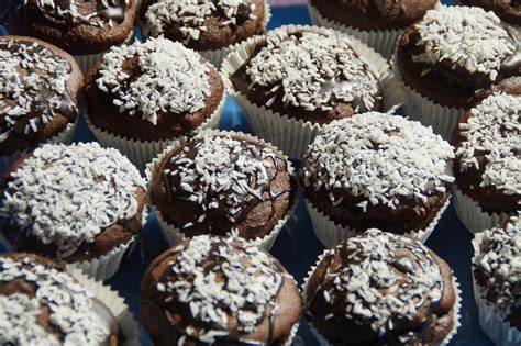 Kokosové muffiny obrázok: dekoratívne muffiny s kokosom a čokoládou