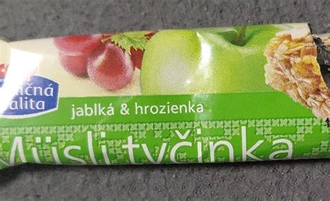 ilustrácia vrstvenia žemľovky (vianočka, tvaroh, jablká, hrozienka)