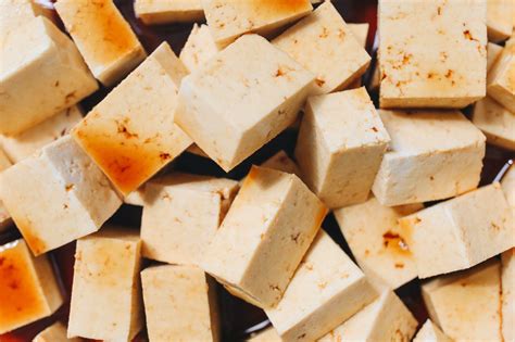 Infografika: Ako pripraviť tofu - výber typu, marináda a postup vyprážania