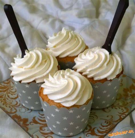 Obrázok: Ozdobené Citrónové Cupcakes s jogurtovým krémom