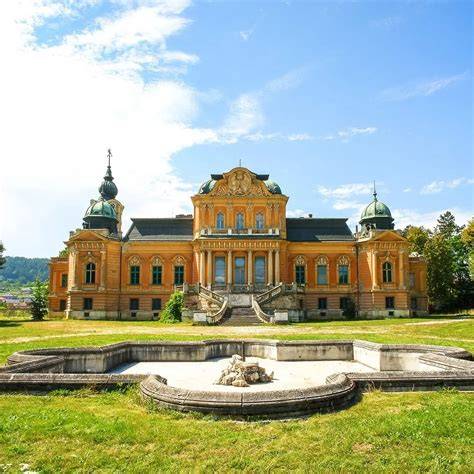 Kaštieľ Turzovcov - exteriér a arkády