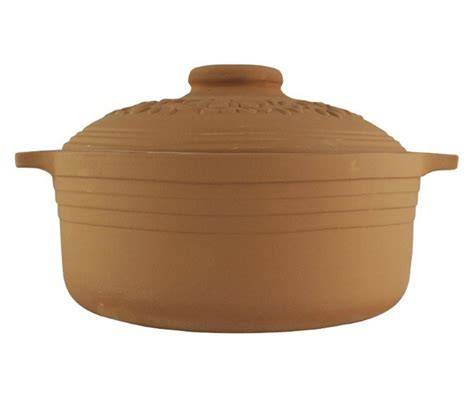 Tradičný hlinený tajine s kužeľovitou pokrievkou