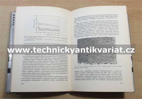 Ilustrácia lisovania keramických práškov do foriem a následného vypaľovania