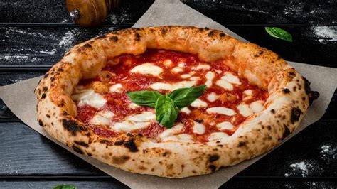 Infografika: tri najznámejšie varianty pizze (Napolitana, Margherita, Chicago)