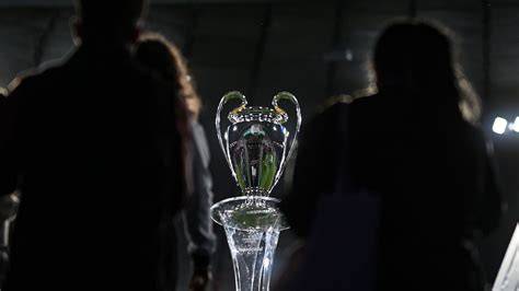 Infografika: Porovnanie starého a nového formátu Európskej ligy UEFA