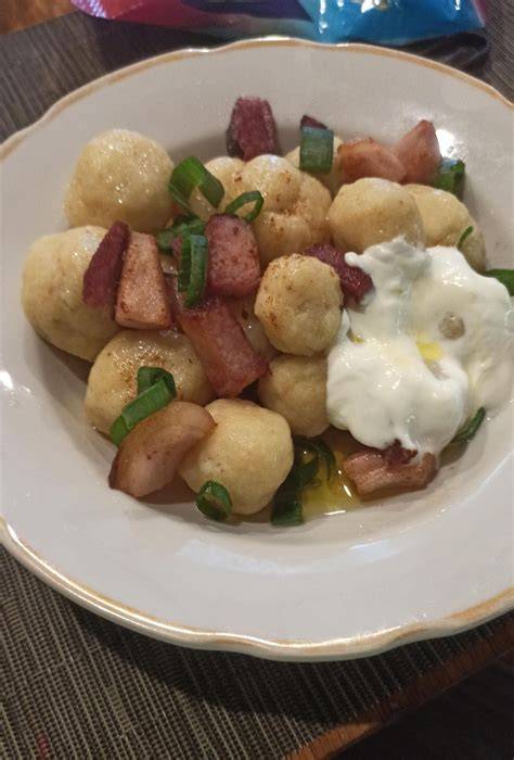 Rôzne plnky pre posúchy: bryndza, smotana s kôprom, slanina