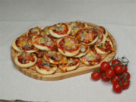 Obrázok zobrazujúci bezlepkové suroviny a pečenie pizze