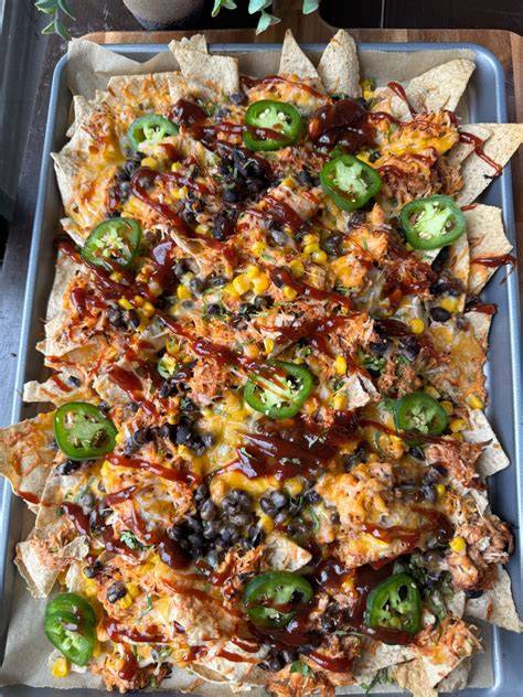Infografika: Zloženie BBQ nachos a vrstvenie ingrediencií
