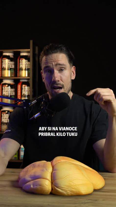 Vizualizácia porovnania kalórií medzi pudingovou šatôčkou a parenou buchou