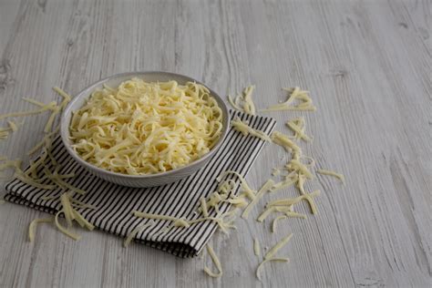 Nastrúhaný syr na zapekanom mäse