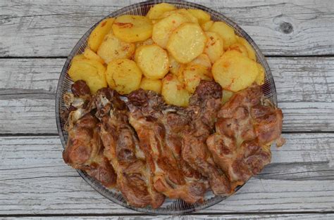 Bravčová krkovička s pečenými zemiakmi