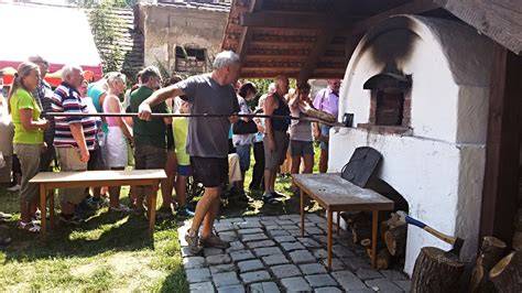 Obrázok znázorňujúci tradičnú pec a ručnú prácu pri pečení