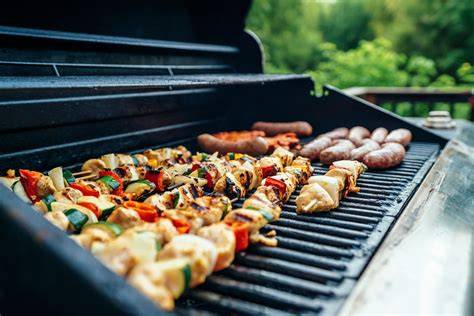 Infografika: Rozdiely medzi elektrickými, plynovými a grillmi na drevené uhlie