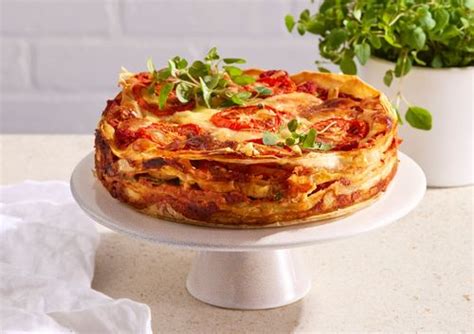 Obrázok: Tortillová torta s čerstvou zeleninou a kuracím mäsom