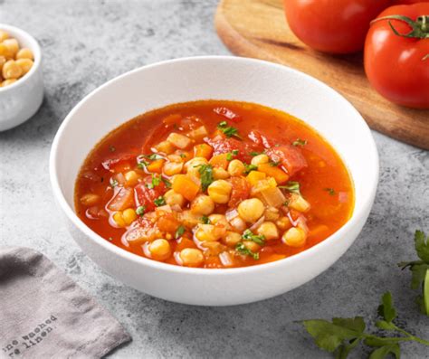 Misky s cícerom a hummusom