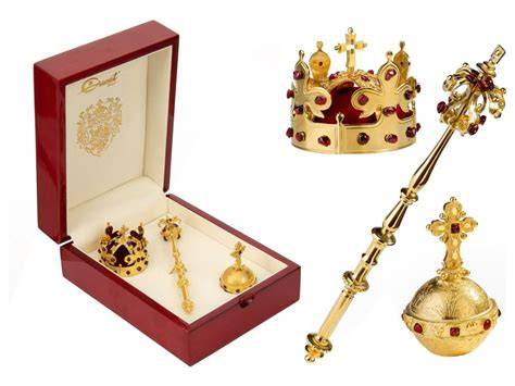 Korunovačné vajce s miniatúrnym kočom a diamantmi
