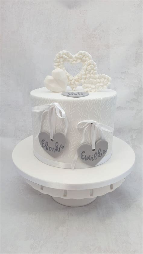 klasická elegantná torta k výročiu svadby