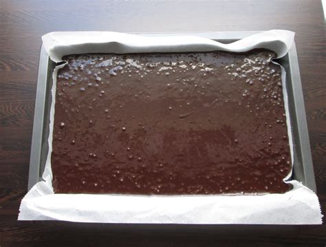 Príprava kakaového korpusu do plechu
