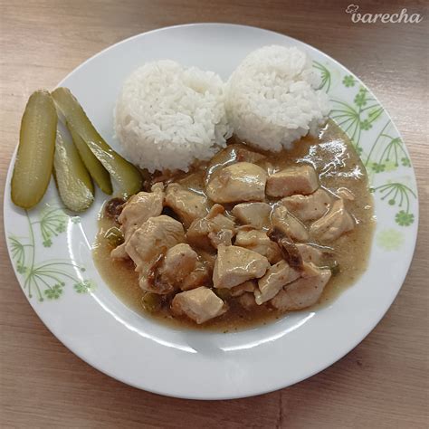 Tanier s kuracím soté a prílohou
