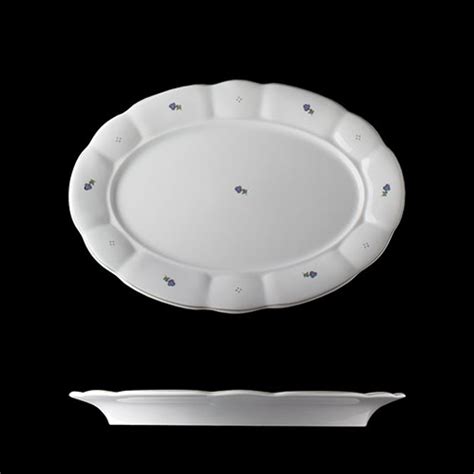 Detaily provensálskeho stolovania: porcelán, textílie a kvety