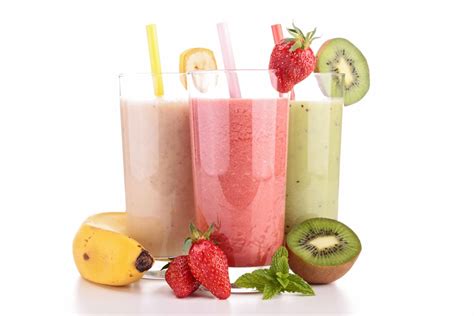 Farebné smoothie z rôznych druhov zeleniny a ovocia