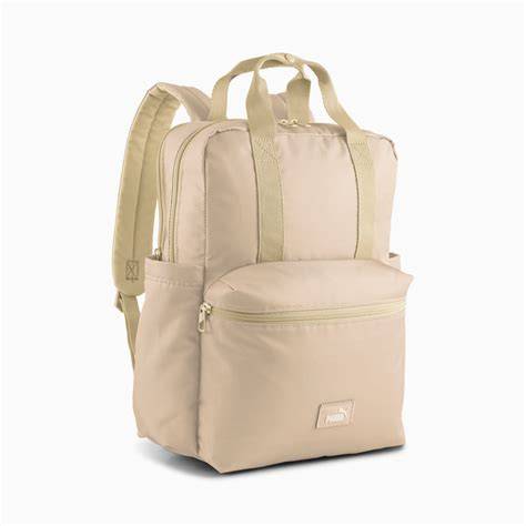 Obrázok porovnania dvoch modelov Puma Collage a Essentials Backpack