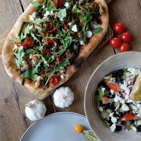 Zostava rôznych druhov pizze