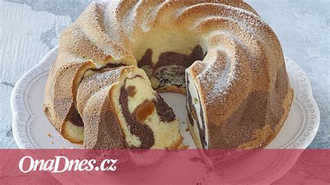 Vrstvená bábovka s tvarohovou náplňou