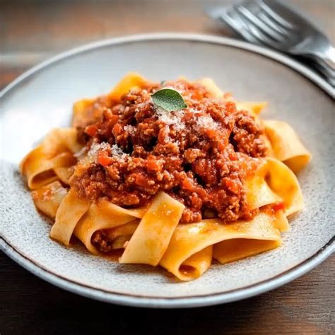 Infografika: rozdiely medzi ragù alla bolognese a spaghetti bolognese