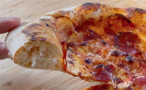 Infografika: kľúčové kroky na domácu pravú taliansku pizzu (cesto, kysnutie, tvarovanie, pečenie)