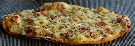 Flammkuchen s rôznymi oblohami