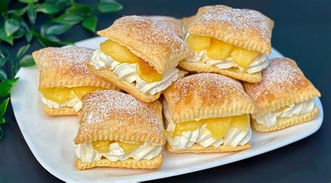 rozvaľkávanie cesta a plnenie jablkami
