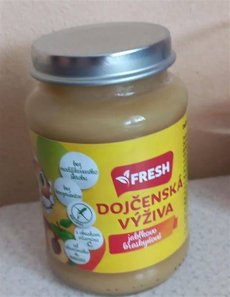 Broskyňová výživa v typickej konzistencii po mixovaní