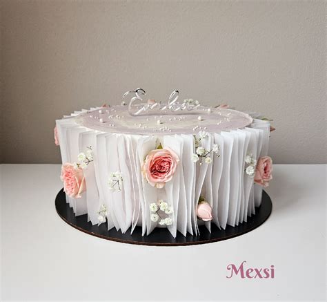 torta bábika s jedlým papierom