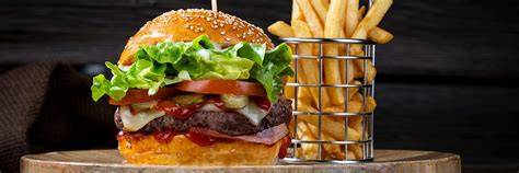 hotový kurací burger s hranolkami