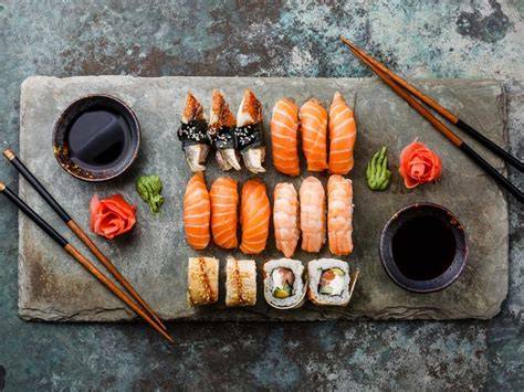 Infografika: Základné suroviny a postup prípravy sushi