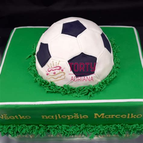 futbalová torta s jedlou oblátkou