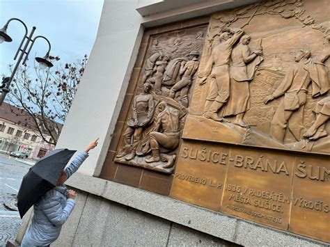Obrázok s vyobrazením bulharského rezňa a typických omáčok