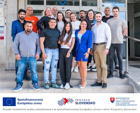 Grafika s porovnaním trainee programu a klasického zamestnania