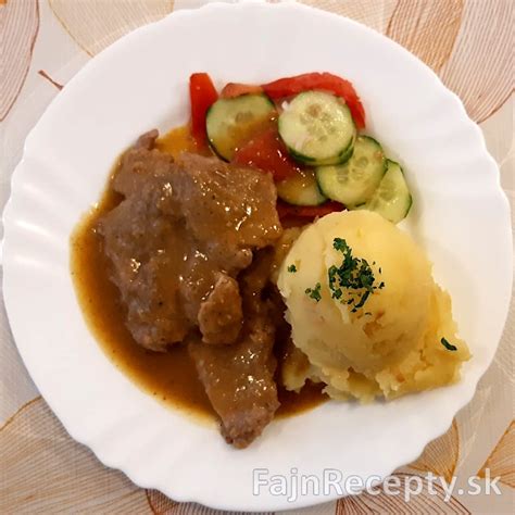 Obrázok: Nahromadené rezne na panvici s omáčkou