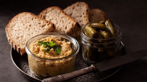Delikátna škvarková pomazánka: tradičný recept a varianty
