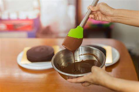 Obrázok: základná ganache (čokoláda + smotana) pripravená na plnenie makrónok