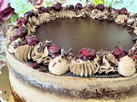 Vrstva a zostavenie čokoládovo-orieškovej torty