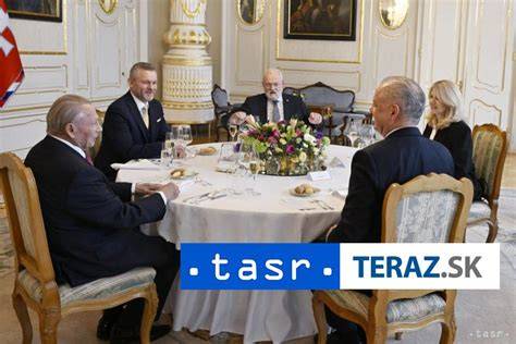 Paté z mladého králika s marhuľovou marmeládou a brioškou