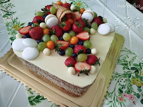 Ovocná torta - vizuálny príklad vrstvenia a zdobenia