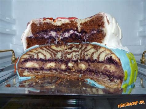Obrázok 1: Poťahovaná torta a krémovanie bokov