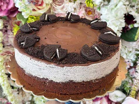 Obrázok korpusu Oreo torty pripraveného na formu 24 cm